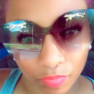 Meet your Posher, Whitney